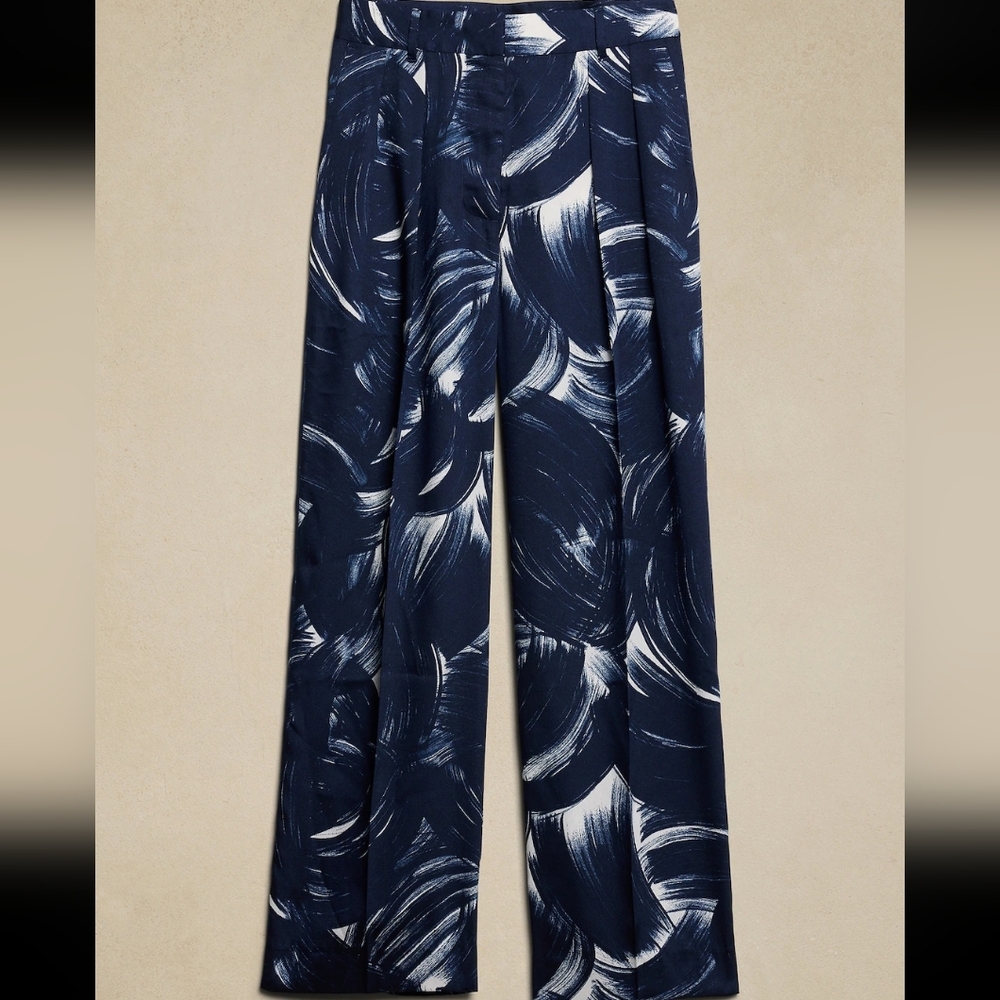 Banana Republic Women's Relax Abstract Print Trousers. Size 4. NWT